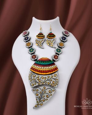 Sankha – Handmade Terracotta Necklace